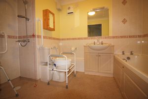 Bathroom / Wet room - click for photo gallery